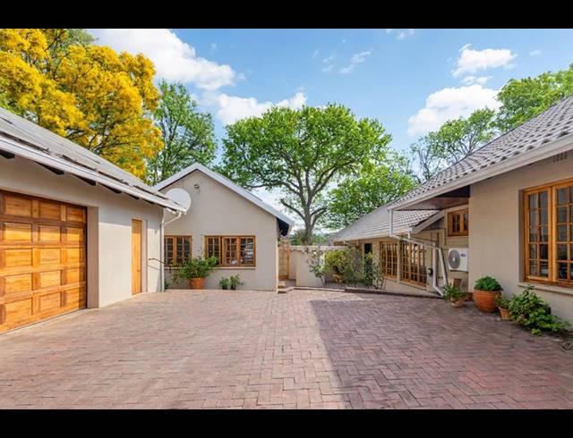 5 BEDROOM HOUSE FOR SALE IN BRYANSTON
